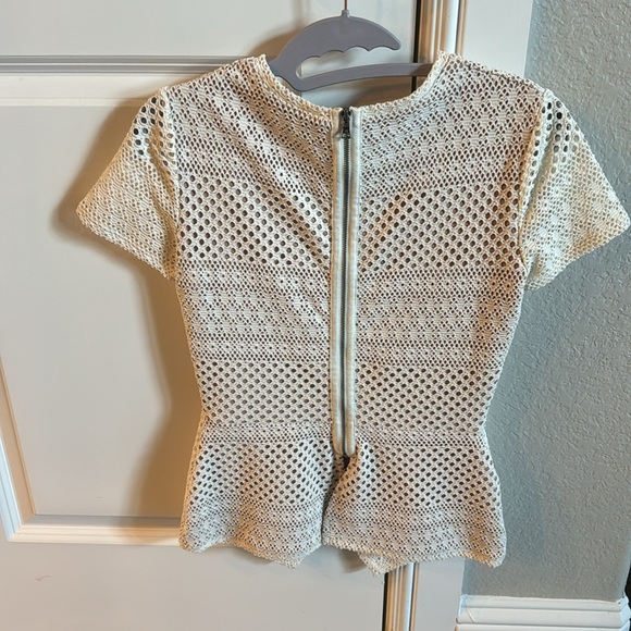 Timeless short sleeve blouse in cream and beige perfect for the fall. - Picture 3 of 4